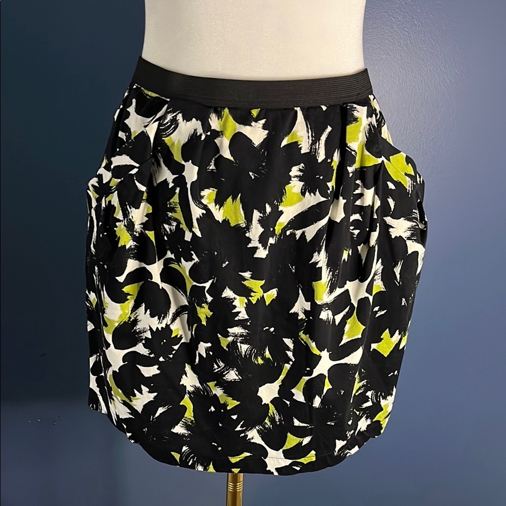 Lily White- black/white/lime dirndl mini with front pockets,  back zip JUNIOR L